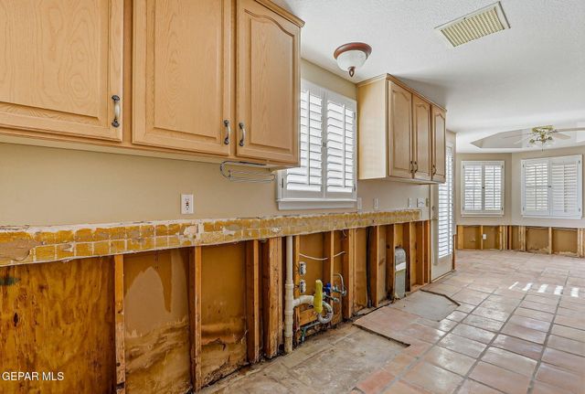 851 VIA ALEGRE Lane, El Paso, TX 79912