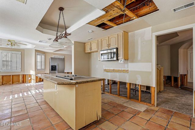851 VIA ALEGRE Lane, El Paso, TX 79912