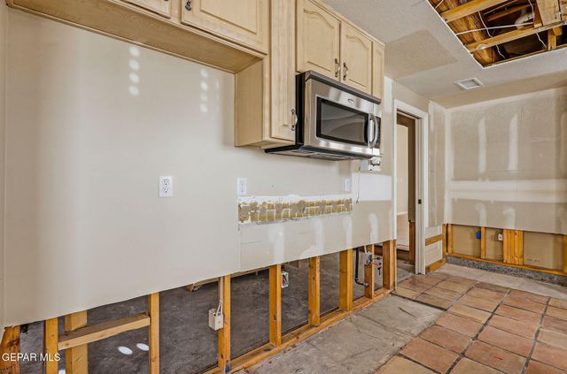 851 VIA ALEGRE Lane, El Paso, TX 79912