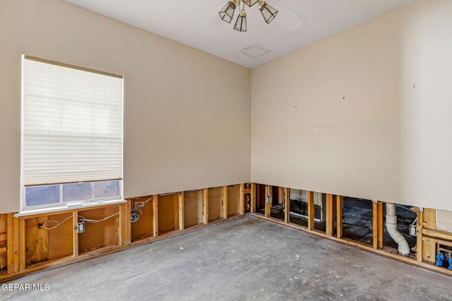 851 VIA ALEGRE Lane, El Paso, TX 79912