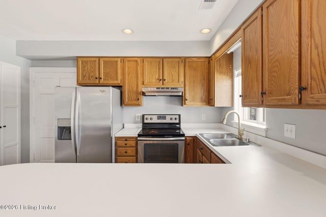 2126 Village Dr 5, Louisville, KY 40205