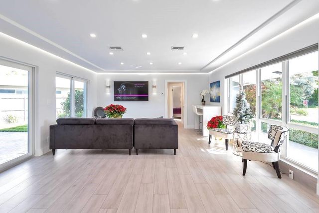2417 BAYVIEW Drive, Fort Lauderdale, FL 33305