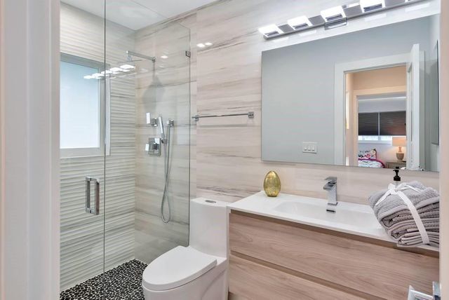 2417 BAYVIEW Drive, Fort Lauderdale, FL 33305