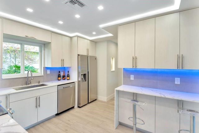 2417 BAYVIEW Drive, Fort Lauderdale, FL 33305