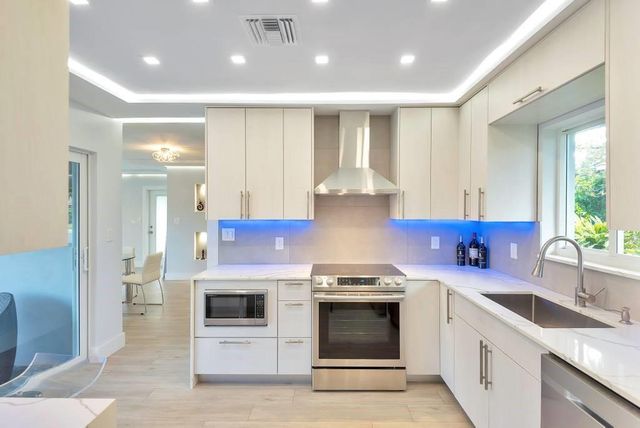 2417 BAYVIEW Drive, Fort Lauderdale, FL 33305
