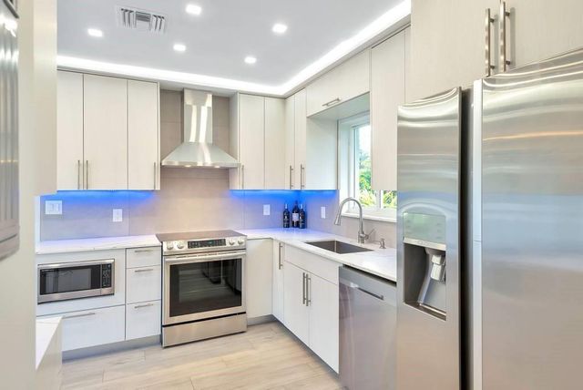 2417 BAYVIEW Drive, Fort Lauderdale, FL 33305