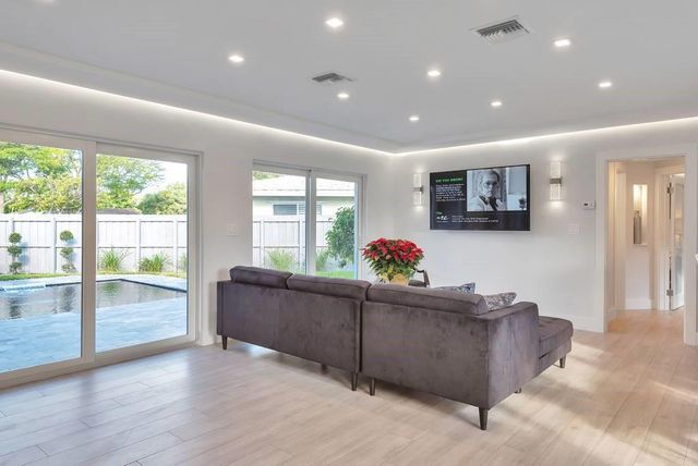 2417 BAYVIEW Drive, Fort Lauderdale, FL 33305