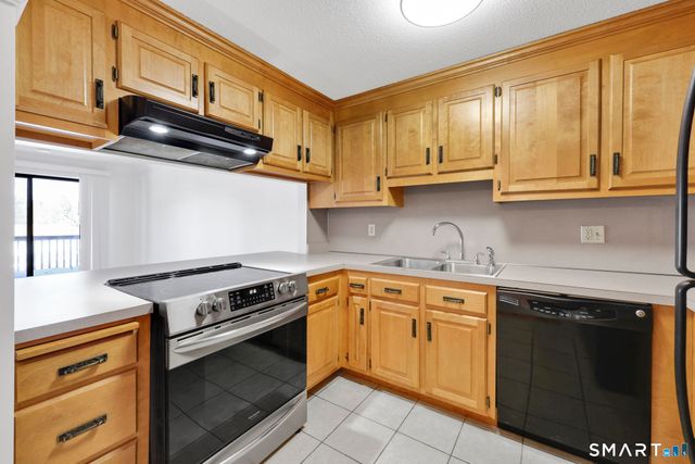 24 Dutton Place Way 24, Glastonbury, CT 06033