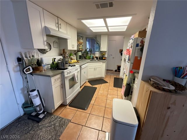 707 Honeybee Court, Henderson, NV 89002