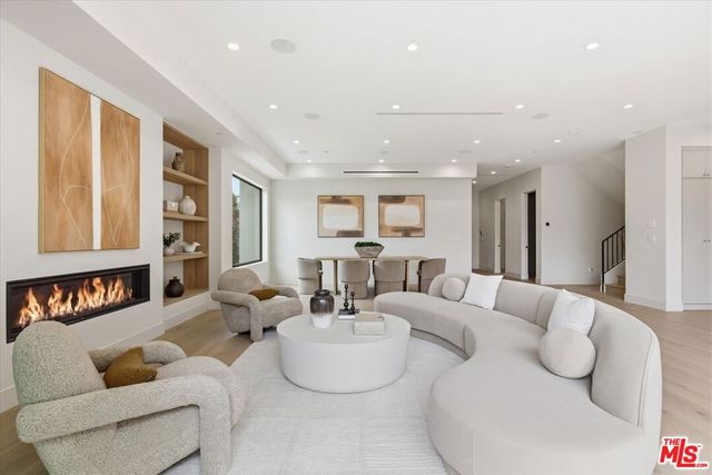 12007 Rose Avenue, Los Angeles, CA 90066