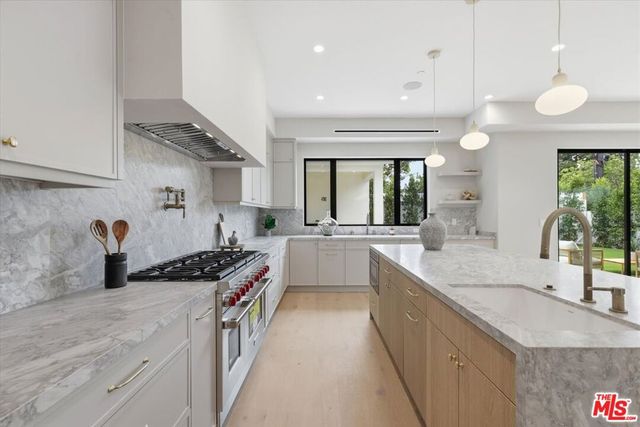 12007 Rose Avenue, Los Angeles, CA 90066