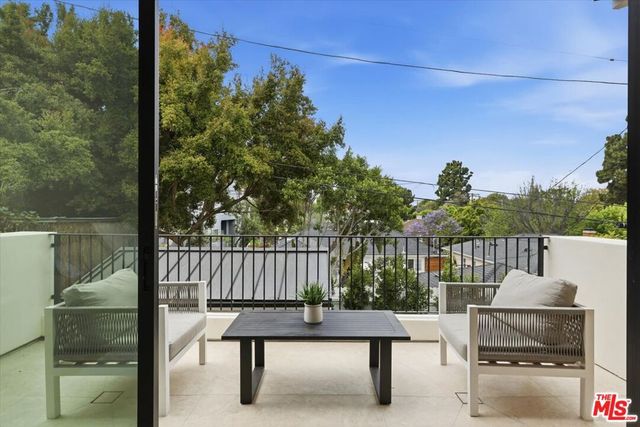 12007 Rose Avenue, Los Angeles, CA 90066