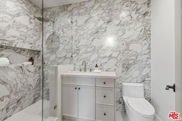 12007 Rose Avenue, Los Angeles, CA 90066