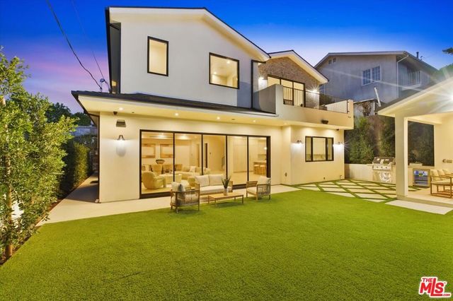 12007 Rose Avenue, Los Angeles, CA 90066