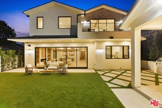 12007 Rose Avenue, Los Angeles, CA 90066