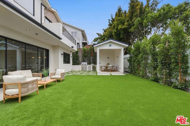 12007 Rose Avenue, Los Angeles, CA 90066