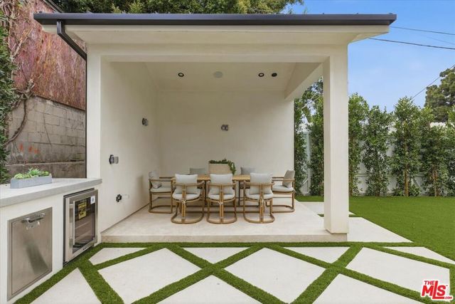 12007 Rose Avenue, Los Angeles, CA 90066