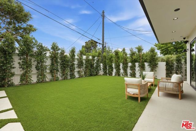 12007 Rose Avenue, Los Angeles, CA 90066