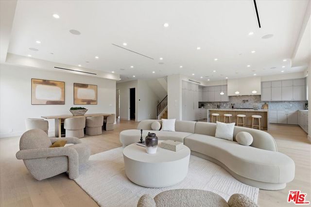 12007 Rose Avenue, Los Angeles, CA 90066