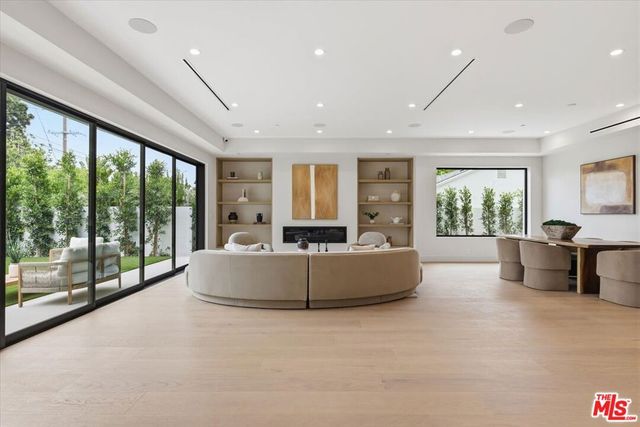 12007 Rose Avenue, Los Angeles, CA 90066