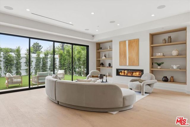 12007 Rose Avenue, Los Angeles, CA 90066