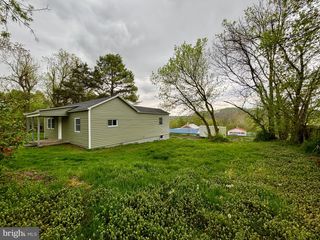 12 N CHURCH STREET, Hancock, MD 21750