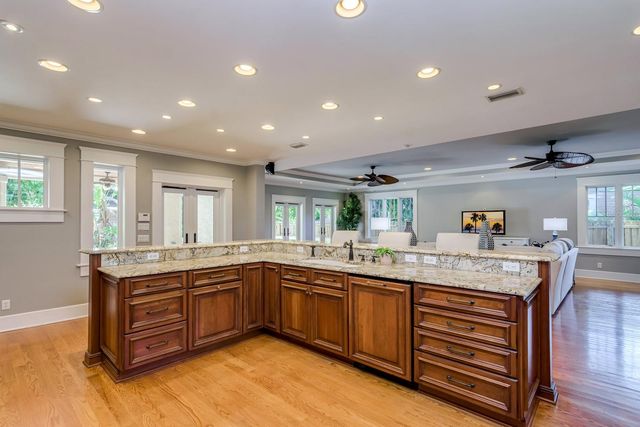 800 S OREGON AVENUE, Tampa, FL 33606