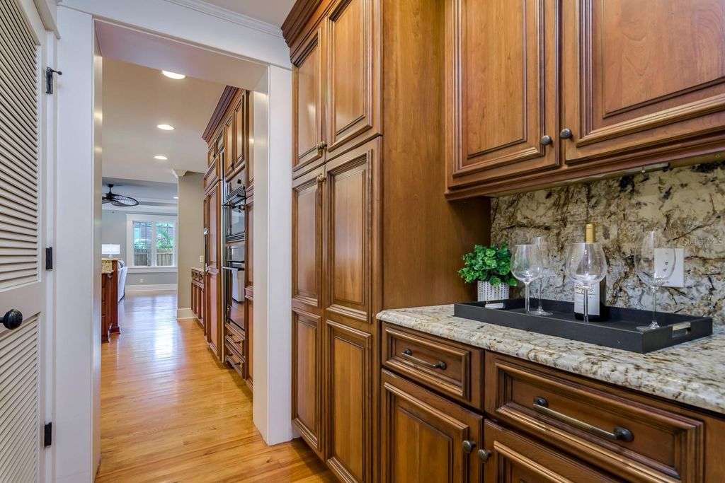 Image 8 of property listing at 800 S OREGON AVENUE, Tampa, FL 33606