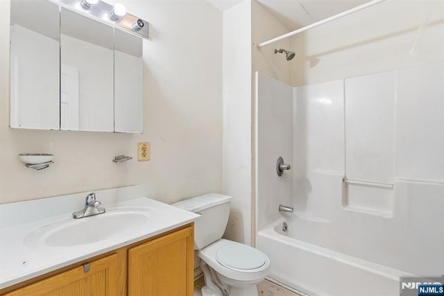 94 19th Avenue, Newark, NJ 07103