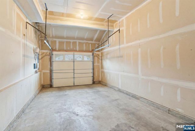 94 19th Avenue, Newark, NJ 07103