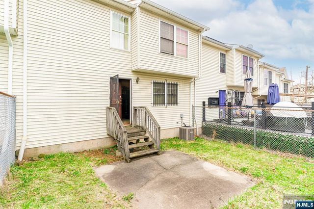 94 19th Avenue, Newark, NJ 07103