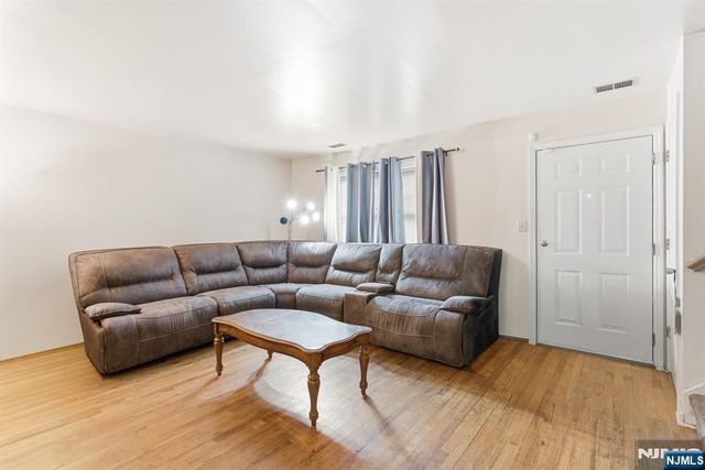 94 19th Avenue, Newark, NJ 07103