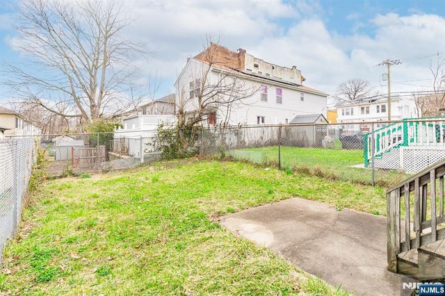 94 19th Avenue, Newark, NJ 07103