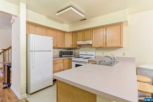 94 19th Avenue, Newark, NJ 07103