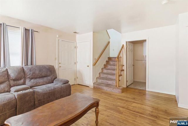 94 19th Avenue, Newark, NJ 07103