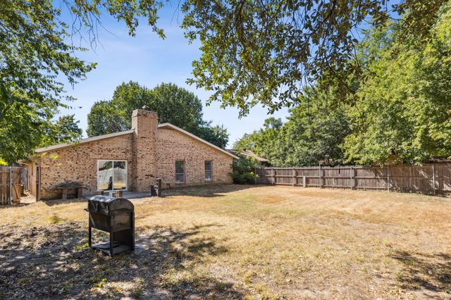 2712 N Bell Avenue, Denton, TX 76209