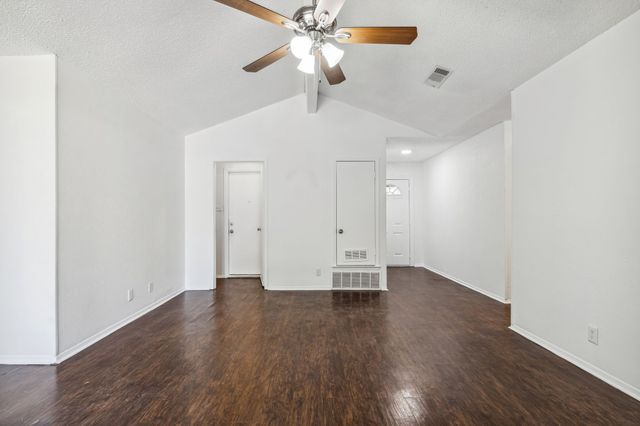 2712 N Bell Avenue, Denton, TX 76209