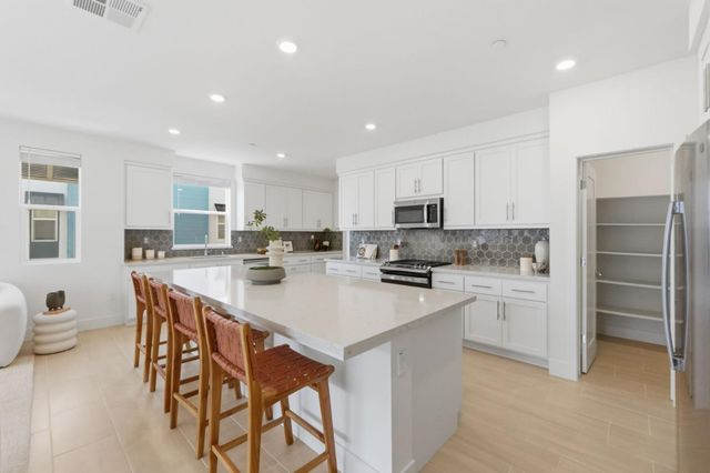 9960 Seawind Way, Newark, CA 94560
