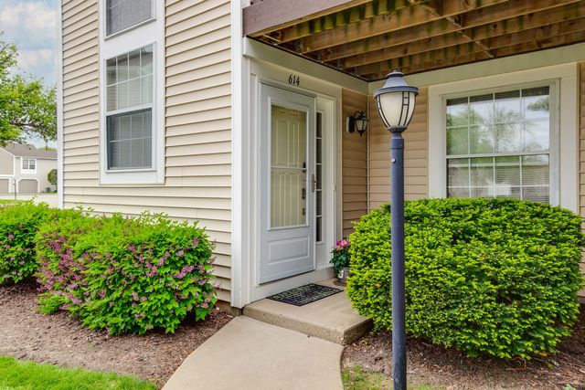 614 Le Parc Circle 22-2, Buffalo Grove, IL 60089