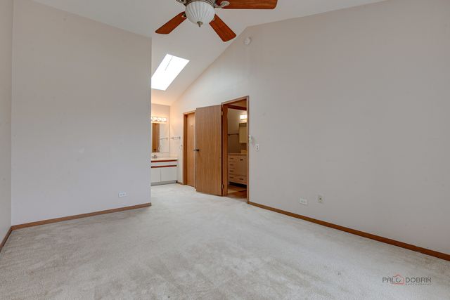 614 Le Parc Circle 22-2, Buffalo Grove, IL 60089