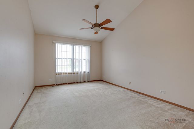 614 Le Parc Circle 22-2, Buffalo Grove, IL 60089