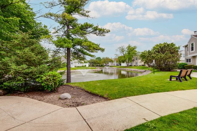 614 Le Parc Circle 22-2, Buffalo Grove, IL 60089