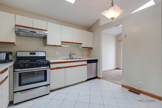 614 Le Parc Circle 22-2, Buffalo Grove, IL 60089
