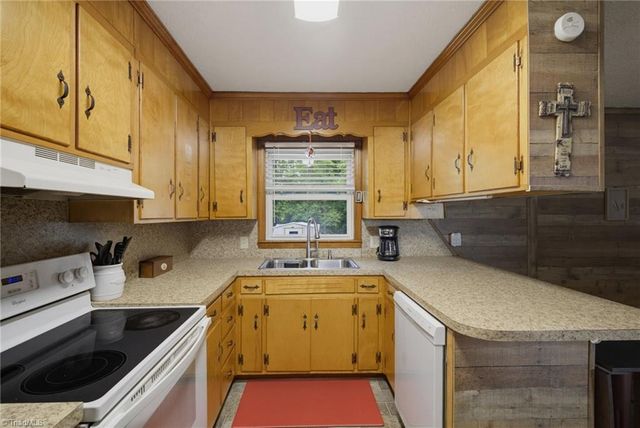 3213 Nc Highway 14, Reidsville, NC 27320