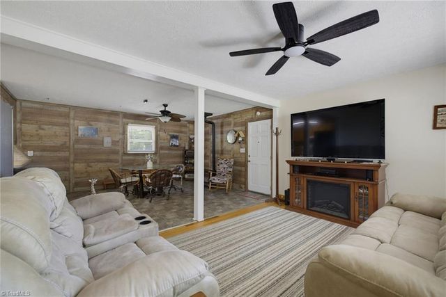3213 Nc Highway 14, Reidsville, NC 27320