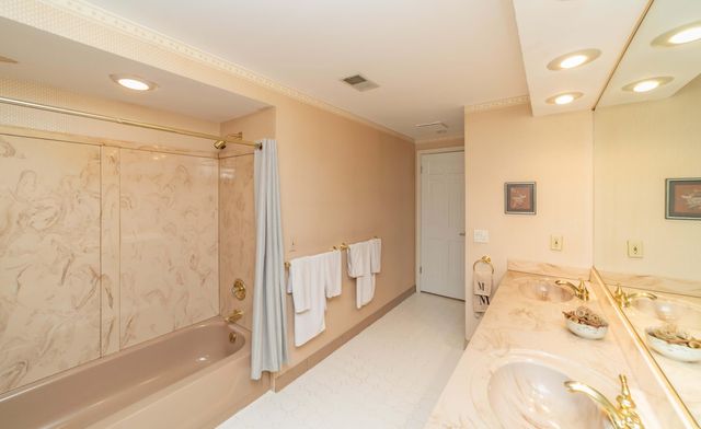 34150 Hunters Row, Farmington Hills, MI 48331
