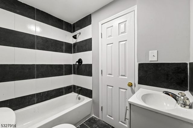 320 Lee Pl, Plainfield City, NJ 07063