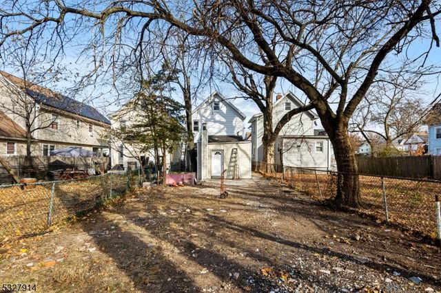 320 Lee Pl, Plainfield City, NJ 07063