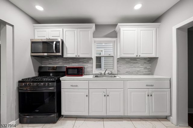 320 Lee Pl, Plainfield City, NJ 07063