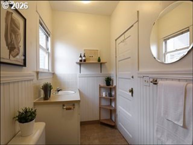 3507 Se SALMON St, Portland, OR 97214